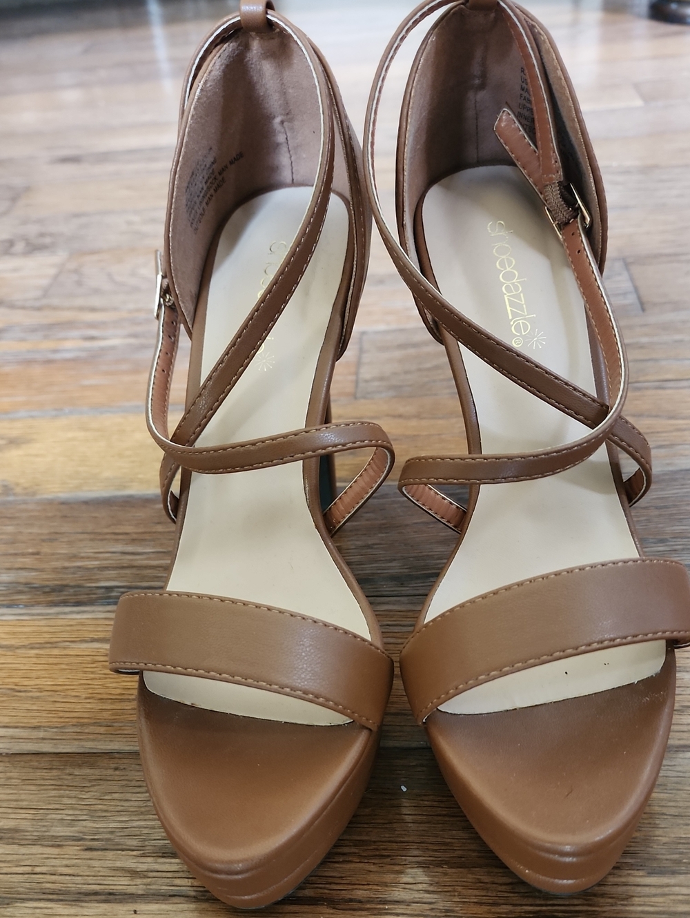 Shoe Dazzle Tan/Brown Strappy Block Heel Sandals Size 8.5